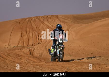 123 Moore Charan (zaf), KTM 450 Rally Replica, Moto, Original von Motul, Aktion während der Etappe 2 der Rallye Dakar 2022 zwischen Hail und Al Artawiya, am 3rd 2022. Januar in Al Artawiya, Saudi-Arabien - Foto: Eric Vargiolu/DPPI/LiveMedia Stockfoto