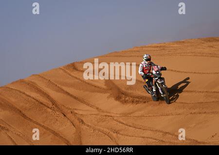 123 Moore Charan (zaf), KTM 450 Rally Replica, Moto, Original von Motul, Aktion während der Etappe 2 der Rallye Dakar 2022 zwischen Hail und Al Artawiya, am 3rd 2022. Januar in Al Artawiya, Saudi-Arabien - Foto: Eric Vargiolu/DPPI/LiveMedia Stockfoto