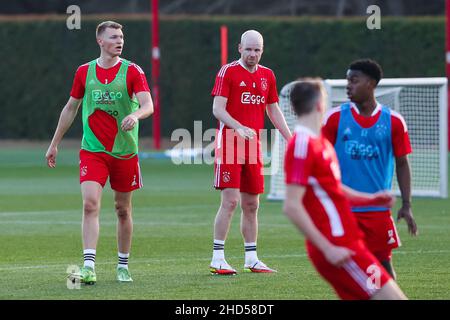 , PORTUGAL - 3. JANUAR: Perr Schuurs von Ajax während der Trainingssitzung Ajax am 1. Tag auf der Quinta do Lago am 3. Januar 2022 in Portugal. (Foto von Ben Gal/Orange Picters) Stockfoto