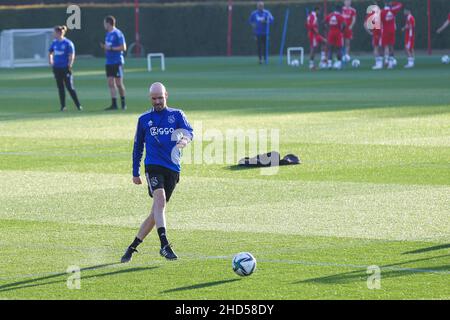 , PORTUGAL - 3. JANUAR: Trainer Erik ten Hag von Ajax während der Trainingseinheit Ajax am 1. Tag auf der Quinta do Lago am 3. Januar 2022 in Portugal. (Foto von Ben Gal/Orange Picters) Stockfoto