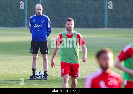 , PORTUGAL - 3. JANUAR: Trainer Erik ten Hag von Ajax während der Trainingseinheit Ajax am 1. Tag auf der Quinta do Lago am 3. Januar 2022 in Portugal. (Foto von Ben Gal/Orange Picters) Stockfoto