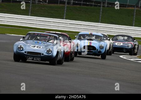 Mike Whitaker, TVR Griffith, International Trophy for Classic GT Cars - Pre 1966, ein Mini-Langstreckenrennen für GT-Autos vor 1966, ein Zweifahrer-Rennen mit einem Stockfoto