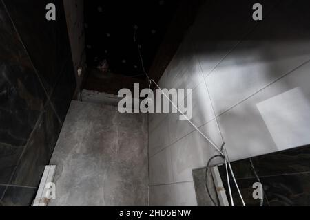Wohnung Renovierung und Fliesen. Im Bürogebäude Stockfoto