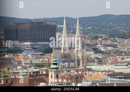 Wien, Österreich, 23. Juli 2021. Die Votivkirche Wien ist eine katholische Kirche im neugotischen Stil. Stockfoto