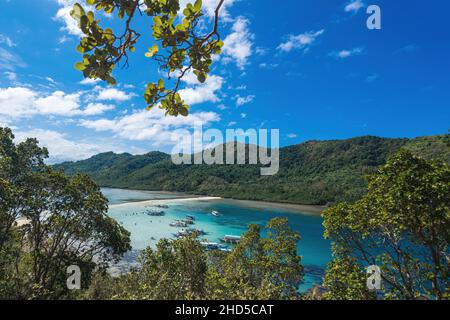 Eine Sandbank/Insel auf den Philippinen, genannt Snake Island. Umgeben von türkisfarbenem Wasser. Stockfoto