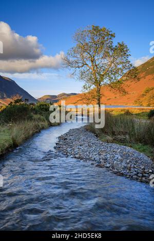 Segeln Sie Beck und Crummock Water. Stockfoto