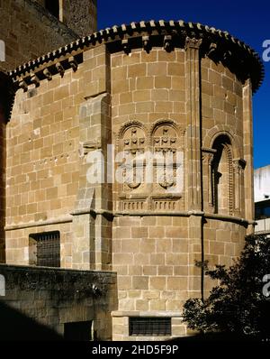 Spanien, Kastilien und Leon, Soria. Kirche von San Juan de Rabanera. Ende des 12th. Jahrhunderts. Romanischer Stil. Architektonisches Detail der halbrunden Apsis. Stockfoto