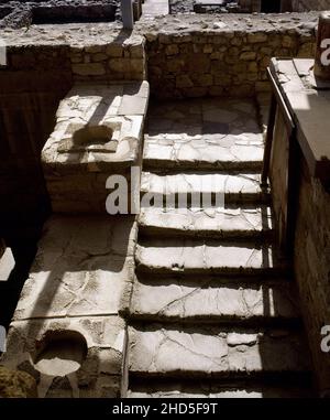 Griechenland, Kreta. Minoische Zivilisation. Palast von Knossos (1700-1450 v. Chr.). Architektonisches Detail der Grand Staircase. Stockfoto