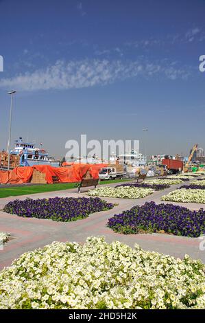 Blumenpromenade am Dubai Creek, Deira, Dubai, United Arab Emirate Stockfoto