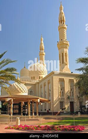 Jumeirah Moschee, Al-Jumeirah Road, Jumeirah, Dubai, Vereinigte Arabische Emirate Stockfoto