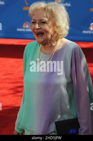 Schauspielerin Bette White auf rotem Teppich bei den Emmy Awards 2010. Stockfoto