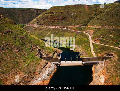 Der Katse-Staudamm im Lesotho Highlands Water Project der zweite große Staudamm in Afrika Stockfoto