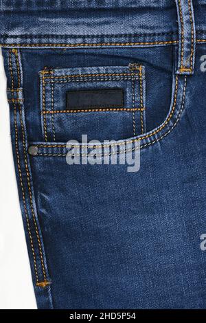 Blauer Denim-Pocket-Hintergrund als modische Textur. Hochauflösendes Foto. Stockfoto