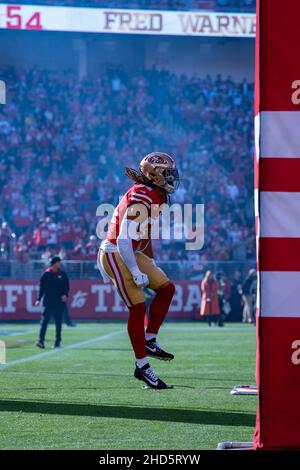 San Francisco 49ers Mittellinebacker Fred Warner (54) läuft nach seiner Einführung vor dem Spielbeginn gegen die Houston Texans in Sant aus Stockfoto