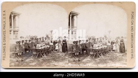 Vintage Stereobild aus dem späten 19th. Jahrhundert, Stereokard: New Orleans Kitchen Garden, Leland University, schwarz-weiße Kinder. um 1900. Stockfoto