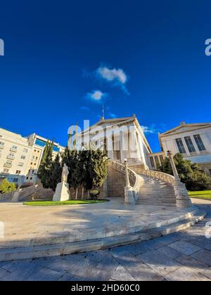 ATHEN, GRIECHENLAND, 12. DEZEMBER 2021: Akademie von Athen Stockfoto