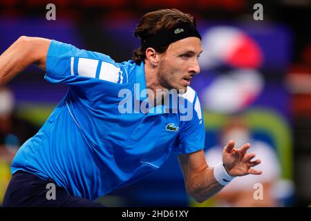 Sydney, Australien. 04th Januar 2022. Arthur Rinderknech vom Team France läuft am 4. Januar 2022 während des ATP Cups in der Qudos Bank Arena, Sydney Olympic Park Tennis Center, Sydney, Australien, um den Ball. Foto von Peter Dovgan. Nur zur redaktionellen Verwendung, Lizenz für kommerzielle Nutzung erforderlich. Keine Verwendung bei Wetten, Spielen oder Veröffentlichungen einzelner Clubs/Vereine/Spieler. Kredit: UK Sports Pics Ltd/Alamy Live Nachrichten Stockfoto