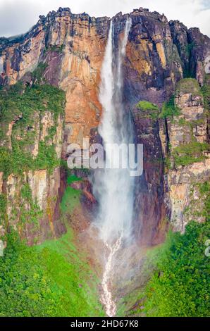 Landschaftlich reizvolle Luftaufnahme des Angel Fall weltweit höchsten Wasserfalls in Venezuela Stockfoto