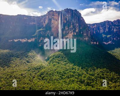 Landschaftlich reizvolle Luftaufnahme des Angel Fall weltweit höchsten Wasserfalls in Venezuela Stockfoto