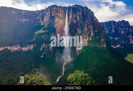 Landschaftlich reizvolle Luftaufnahme des Angel Fall weltweit höchsten Wasserfalls in Venezuela Stockfoto