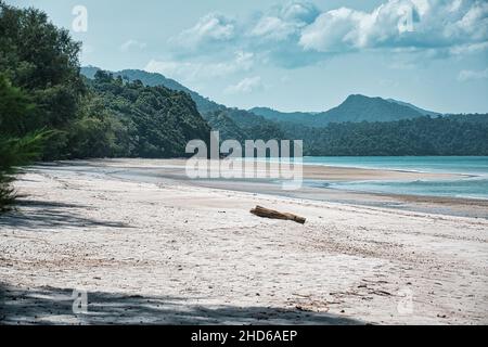 Der Tarutao Nationalpark besteht aus 51 Inseln in der Straße von Malacca vor der Küste der Provinz Satun im Süden Thailands Stockfoto