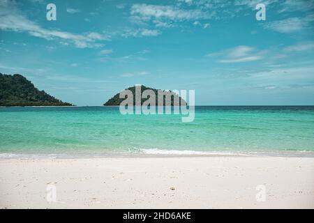 Der Tarutao Nationalpark besteht aus 51 Inseln in der Straße von Malacca vor der Küste der Provinz Satun im Süden Thailands Stockfoto