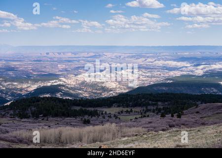 Landschaftlich schöner Blick von Larb Hollow auf den Highway 12 im Grand Staircase-Escalante National Monument - Utah, USA Stockfoto