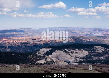 Malerische Aussicht auf den Capitol Reef National Park von Larb Hollow über den Highway 12 im Grand Staircase-Escalante National Monument - Utah, USA Stockfoto