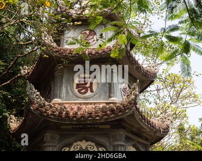 Da Nang, Vietnam - 13. März 2016: Buddhistische Pagode auf dem Berg Thuy Son, dem wichtigsten Marmorgebirge Stockfoto