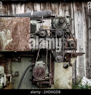 Alter verlassene Diesel-Elektrogenerator Stockfoto