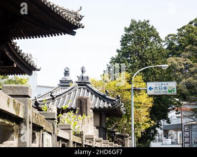 Tokushima, Japan - 3. April 2018: Eingang zu Dainichiji, Tempel Nummer 13 der Shikoku-Wallfahrt Stockfoto