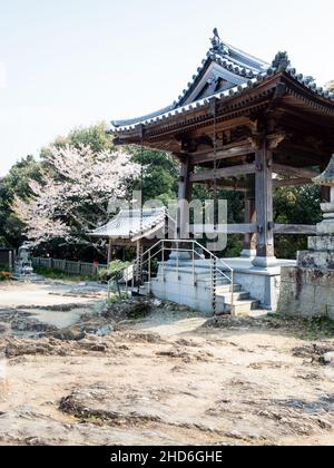 Tokushima, Japan - 3. April 2018: Auf dem Gelände von Jorakuji, Tempel 14 der Shikoku-Pilgerfahrt Stockfoto