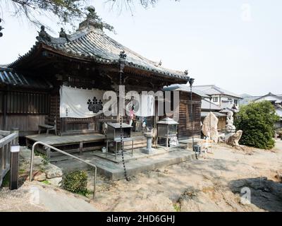 Tokushima, Japan - 3. April 2018: Auf dem Gelände von Jorakuji, Tempel 14 der Shikoku-Pilgerfahrt Stockfoto