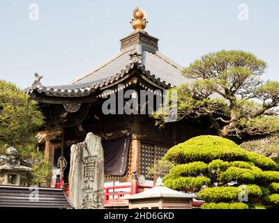 Tokushima, Japan - 3. April 2018: Auf dem Gelände von Idoji, Tempel Nummer 17 der Shikoku-Wallfahrt Stockfoto