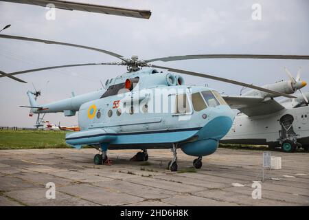 KIEW, UKRAINE - 01. AUGUST 2021: Ukrainische Marine Mil Mi-14BT Haze im Oleg Antonov State Aviation Museum ausgestellt Stockfoto