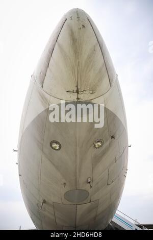 KIEW, UKRAINE - 01. AUGUST 2021: Aeroflot Iljuschin IL-86, ausgestellt im Oleg Antonov State Aviation Museum Stockfoto