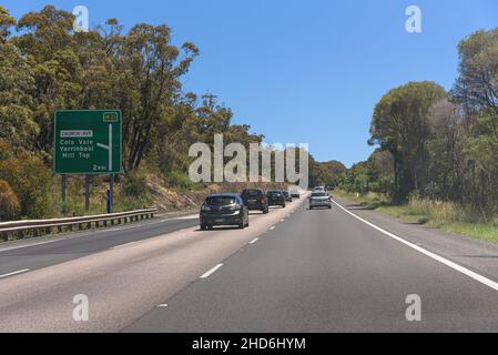 Fahren Sie auf dem M31 Hume Highway in der Nähe von Colo Vale, New South Wales, in Richtung Süden zur Abfahrt Church Ave Stockfoto