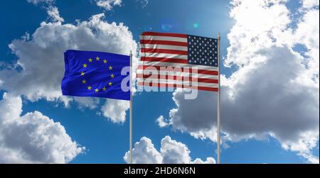 Flaggen der USA und der Europäischen Union, Allianz. Himmel Hintergrund. Stockfoto