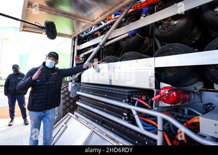 Al Qaysumah, Saudi-Arabien. 04th Januar 2022. Bailly Jean-Claude (Fra), Executive Vice President von Gaussin, Portrait während der Etappe 3 der Rallye Dakar 2022 zwischen Al Qaysumah und Al Qaysumah, am 4th 2022. Januar in Al Qaysumah, Saudi-Arabien - Foto Julien Delfosse/DPPI Credit: DPPI Media/Alamy Live News Stockfoto