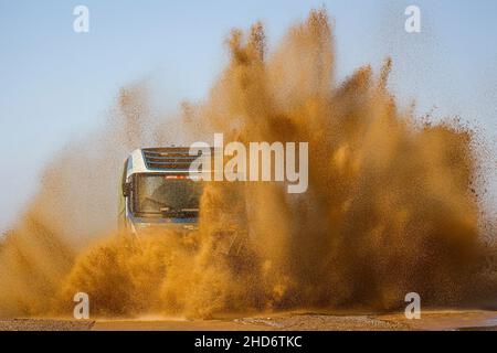 Al Qaysumah, Saudi-Arabien. 04th Januar 2022. 00 Phillipe Jacquot, Fahrer des Gaussin H2 Racing Truck, Aktion während der Etappe 3 der Rallye Dakar 2022 zwischen Al Qaysumah und Al Qaysumah, am 4th 2022. Januar in Al Qaysumah, Saudi-Arabien - Foto Julien Delfosse/DPPI Credit: DPPI Media/Alamy Live News Stockfoto