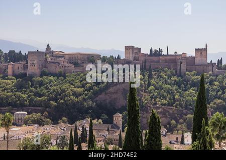 Überblick über die Alhambra, vom Aussichtspunkt San Nicolas aus gesehen Stockfoto