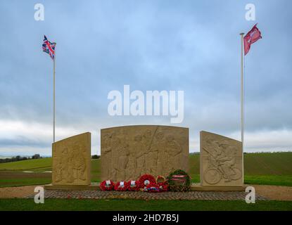 Burrough on the Hill, Melton Mowbray, Leicestershire, Großbritannien. Ein Denkmal für das 10th Bataillon, Fallschirmjäger-Regiment, das in der Gegend lebte, bevor es mit dem Fallschirm in die Schlacht von Arnhem abrutschte Stockfoto