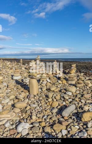 Kleine Cairns auf Holy Island, Northumberland, England, Großbritannien Stockfoto