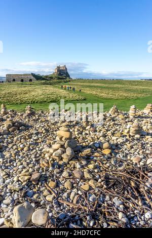 Kleine Cairns auf Holy Island, Northumberland, England, Großbritannien Stockfoto