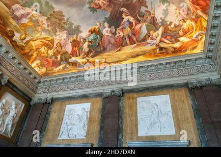 Deckenfresken, Königspalast von Caserta, Reggia di Caserta, eine der größten königlichen Residenzen der Welt, UNESCO-Weltkulturerbe, Caserta, C. Stockfoto