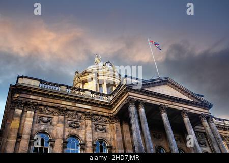 Blick auf die Vorderseite des Rathauses in Liverpool Stockfoto