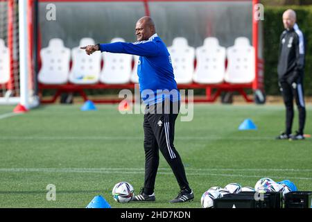 , PORTUGAL - 4. JANUAR: Assistenztrainer Winston Bogarde von Ajax Amsterdam während der Trainingseinheit Ajax am 2. Tag auf der Quinta do Lago am 4. Januar 2022 in Portugal. (Foto von Ben Gal/Orange Picters) Stockfoto