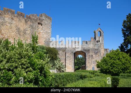 TOMAR, PORTUGAL 18. JUNI 2016 - die Burg - Festung von Tomar, Portugal. UNESCO-Weltkulturerbe, Europa. Stockfoto