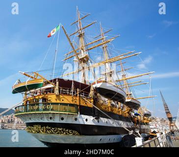 GENUA, ITALIEN, 17. JUNI 2021 - das italienische Segelboot 'Amerigo Vespucci' ist im Hafen von Genua, Italien, vertäut Stockfoto