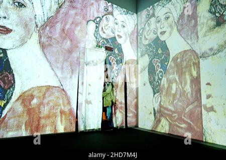 Klimt Experience, multimediale Kunstausstellung des berühmten österreichischen Malers, in Mailand. Stockfoto